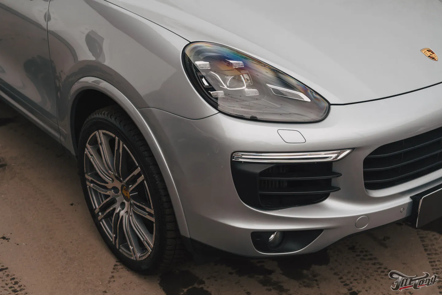 Ремонт бампера, крыла и расширителя на Porsche Cayenne